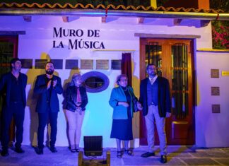 Rinde Ayuntamiento homenaje a Armando Mora