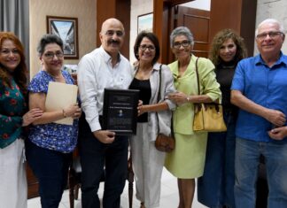 Recibe Ricardo Ahued reconocimiento de vecinos de Las Ánimas