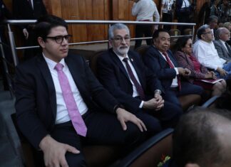 Asiste Alberto Islas a toma de protesta de Rocío Nahle