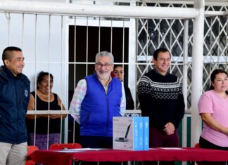 Entrega Alberto Islas equipo de cómputo a Telebachillerato de la colonia Higueras