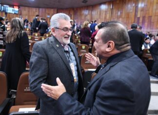 Asiste Alberto Islas a entrega de la Medalla “Adolfo Ruiz Cortines”