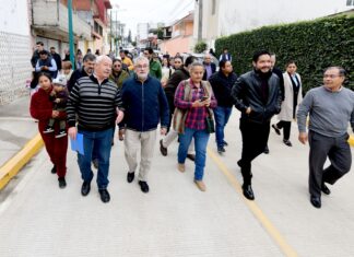 Alberto Islas entrega obra de pavimentación