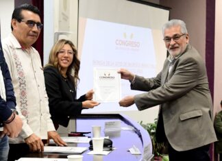 Recibe Alberto Islas Ley de Ingresos 2025