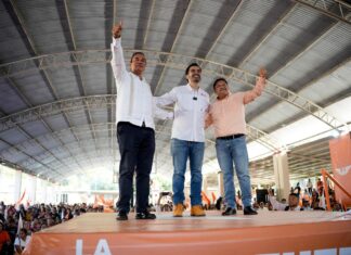 Jorge Álvarez Máynez asiste a encuentro “Diálogos por Papantla”, acompañado de José Manuel del Río Virgen