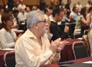 Asiste Alberto Islas a foro para impulsar el desarrollo económico regional