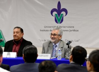 Asiste Alberto Islas a toma de protesta del Colegio de Doctores en Derecho