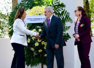 Asiste Alberto Islas a conmemoración del natalicio de Benito Juárez