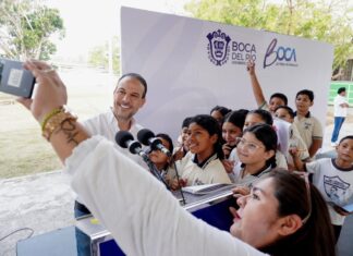 Alcalde JM Unánue reafirma su compromiso con la educación de Boca del Río