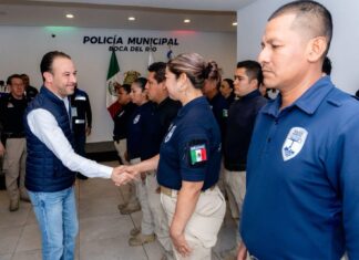 Reconoce Alcalde JM Unánue labor de la Policía Municipal de Boca del Río con entrega de equipamiento