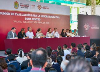 Asiste Alberto Islas a Reunión de evaluación para la mejora educativa