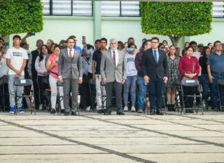 Asiste Alberto Islas a conmemoración de la Batalla de Puebla