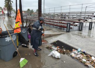 Cuadrillas de limpieza en el Puerto de Veracruz para evitar inundaciones y encharcamientos