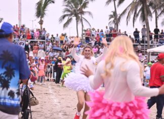 Divertido preludio de Carnaval con el partido chusco de béisbol “Solteras vs Casadas”