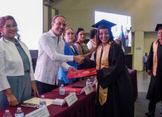 Alcalde Juan Manuel Unánue refrenda su compromiso de apoyar a los estudiantes boqueños