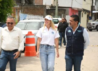 Supervisa la alcaldesa Paty Lobeira obra de rehabilitación con concreto hidráulico en la calle Abraham Morteo