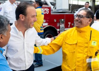 Reconoce Alcalde Juan Manuel Unánue labor de los bomberos en su día