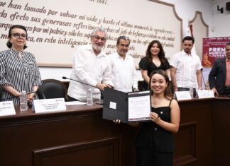Entrega Alberto Islas Reyes Premio Municipal de la Juventud