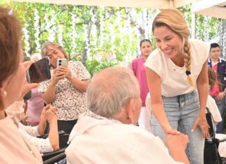 Celebra la alcaldesa Paty Lobeira a los abuelitos del Asilo Santa Teresa de Jesús por el Día del Abuelo