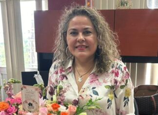 Camioneta oficial “se va de paseo”, la robaron o la utiliza el esposo de la secretaria Margarita Santopietro Peralta