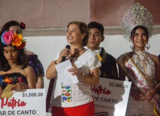 Preservación de las tradiciones a través del concurso “Cantando a la Patria” y presentación cultural en la explanada municipal
