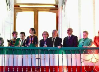 Asiste Alberto Islas a ceremonia del Grito de Independencia