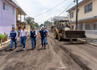 Supervisa Alcalde JM Unánue trabajos de pavimentación de la calle Graciano Sánchez