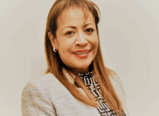 Influyente tesorera de SEFIPLAN, presume ser amiga de Rocío Nahle y aplica abuso laboral