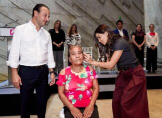 Alcalde JM Unánue entrega aparatos auditivos como parte de la campaña “Volvamos a escuchar”