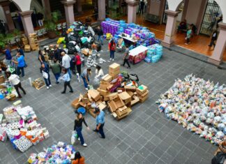 Salen de Xalapa camionetas con ayuda para familias del norte del estado