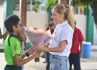 Paty Lobeira entrega apoyos a escuelas secundarias dentro del “Programa de Apoyo Escolar Municipal”