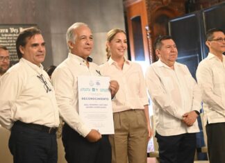 Paty Lobeira entrega reconocimientos a integrantes del Colegio Veracruzano de Valuadores Profesionales A.