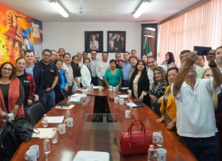 Secretario de STPSP Luis Arturo Santiago y negocios con constancias de registros de sindicatos