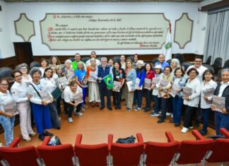 Recibe Alberto Islas a turistas brasileños