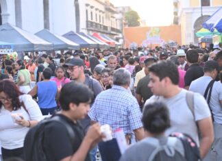 ¡Lleno total en el recién renovado Zócalo de Veracruz por el Festival del Esquite!