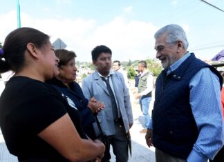 Entrega Alberto Islas obra pública histórica en Casa Blanca