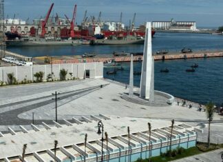 ASIPONA Veracruz atiende de inmediato vencimiento de estructura de alero en acceso a locatarios