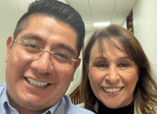 Embriagado de poder y soberbia Esteban Ramírez Ze…empeda volvió a regar el “tepache” frente a la “Tía Chio” en evento masivo en Veracruz