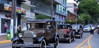 Motores que despiertan recuerdos: Xalapa celebra el Día del Padre con desfile de autos antiguos