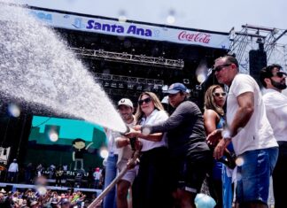 Miles de boqueños llenan de alegría el tradicional Baño Popular de Santa Ana 2026