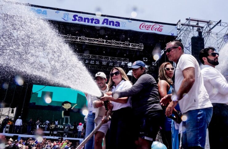 Miles de boqueños llenan de alegría el tradicional Baño Popular de Santa Ana 2026